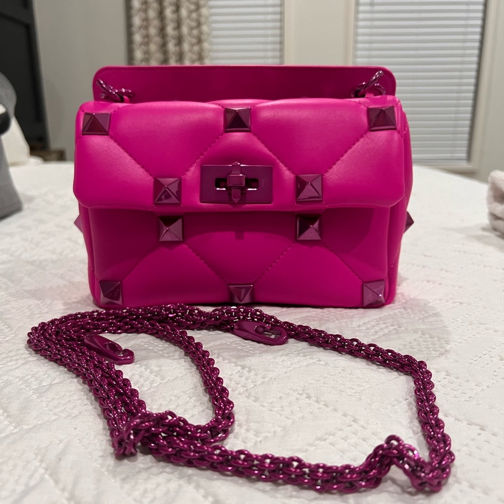 Valentino Garavani Roman Stud Handbag Nappa Lacquer Monochrome Hot Pink Medium